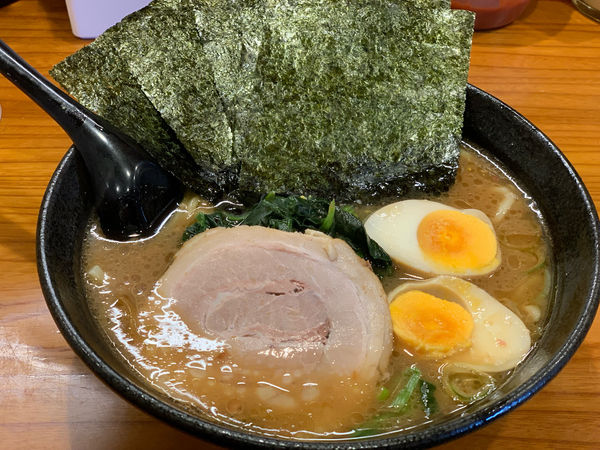 「ほうれん草味玉らーめん」@ラーメン 豊八家の写真