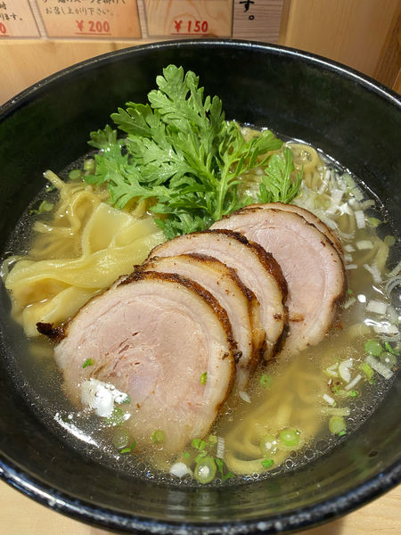 「本丸塩ら〜麺850円➕大盛150円➕チャーシュー400円➕麺固め」@横濱 本丸亭 新橋店の写真