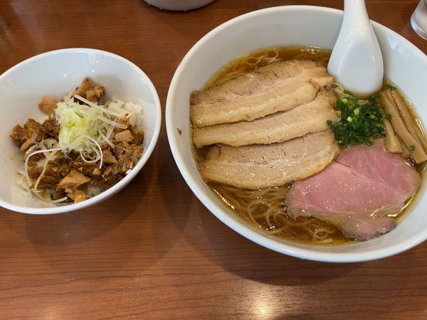 「醤油チャーシュー麺大盛1100+ランチチャーシュー飯150」@中華そば 七麺鳥の写真