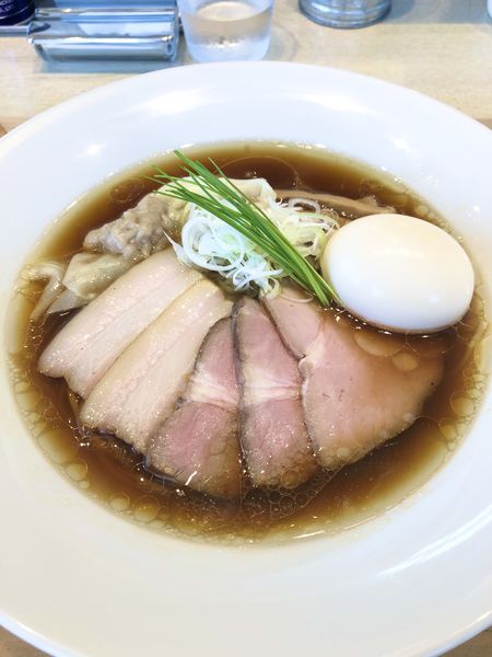 「特製中華蕎麦(醤油)細麺1400円」@宍道湖しじみ中華蕎麦 琥珀 東京本店の写真