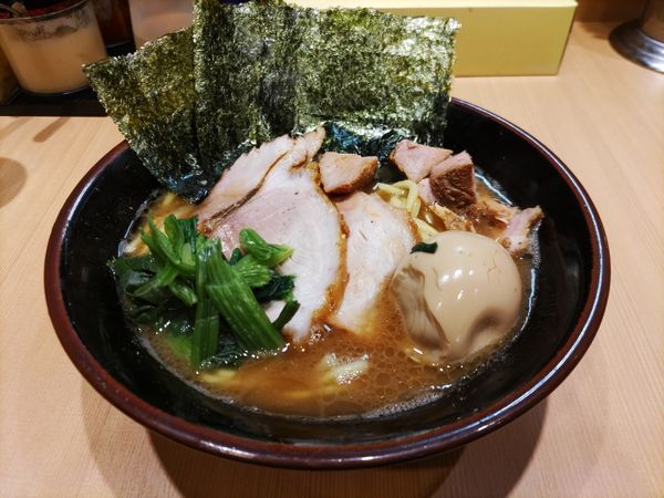「特製ラーメン（並）」@輝道家直系 皇綱家の写真