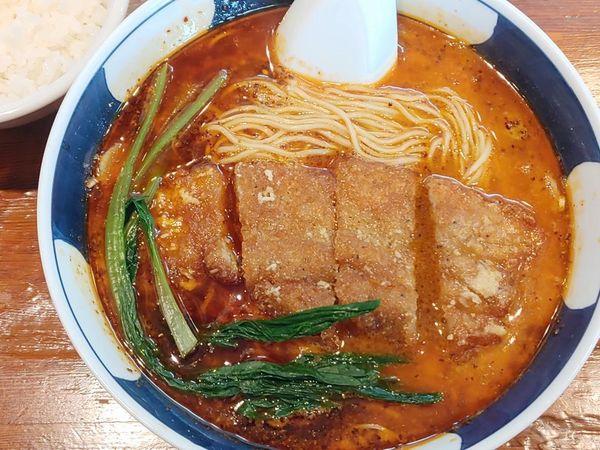 「排骨担々麺(大辛)」@支那麺 はしご 新小岩店の写真