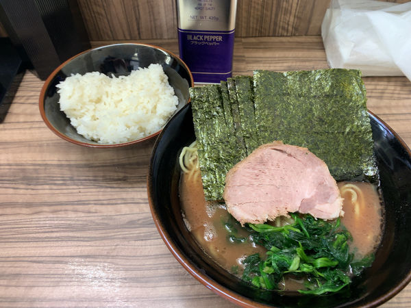 「ラーメン＋のり＋ライス」@横浜家系ラーメン武蔵家 松戸店の写真