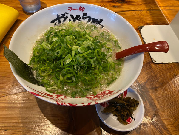 「ねぎらーめん🍜🥢」@ラー麺ずんどう屋 新宿歌舞伎町店の写真