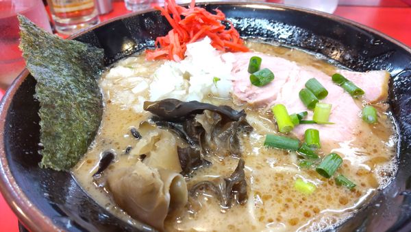 「豚骨醤油ラーメン(麺の固さ普通、スープの濃さ普通)」@らーめん柴田商店の写真