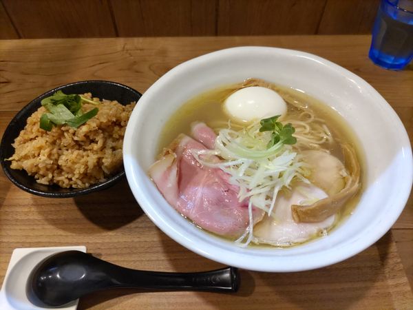 「特製塩と貝のラーメン·炊き込みご飯」@ラーメン 健やかの写真