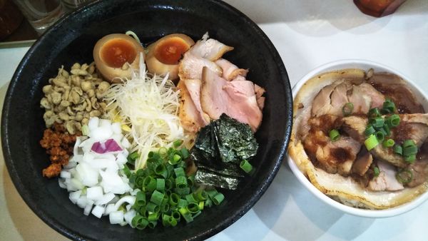 「【限定】煮干しまぜそば➕チャーシュー丼」@麺屋 扇 SENの写真