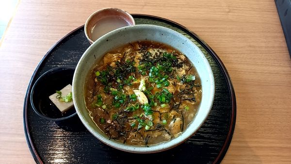 「奥出雲卵とキノコのあんかけそば」@cafe たたらのいえ 松江店の写真