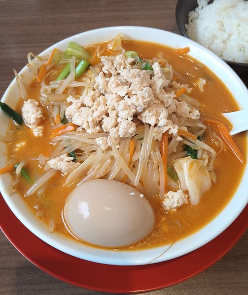 「辛味噌タンメン+煮卵､追い飯」@濃厚鶏白湯タンメン まつ井の写真