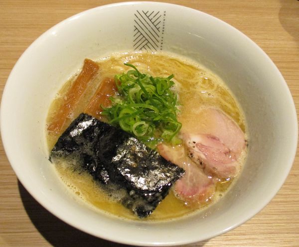 「白湯らーめん　900円」@支那蕎麦 澤田の写真