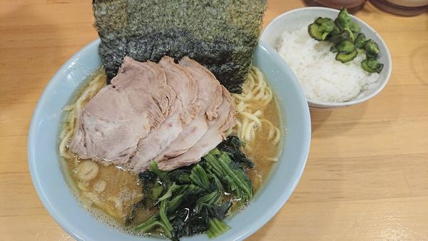 「チャーシュー 中，小ライス   1020円」@横浜家系ラーメン みと家の写真