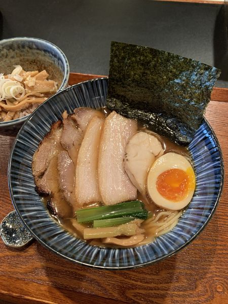 「醤油チャーシューメン1100円 メンマご飯250円」@Omirukの写真