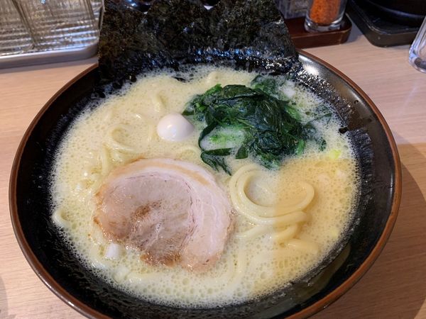「家系ラーメン 塩」@横浜家系ラーメン 壱角家 駒込店の写真