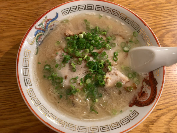 「博多ラーメン690円」@博多ラーメン でぶちゃん 高田馬場本店の写真