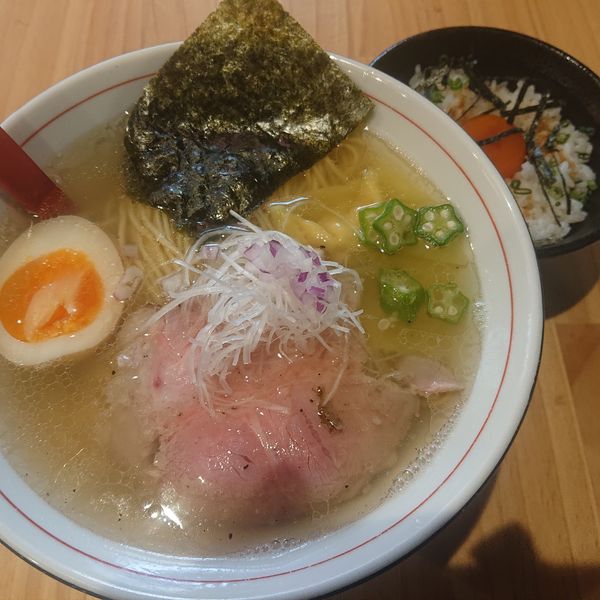 「あごだし塩らーめん850円、大盛100円、どすん飯200円」@城下町 どすんの写真