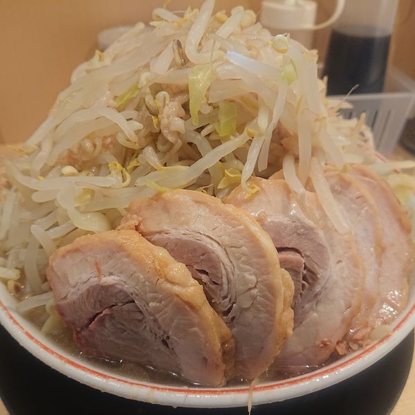 「大豚1100円(ヤサイマシマシニンニクアブラアレ)」@豚山 中野店の写真