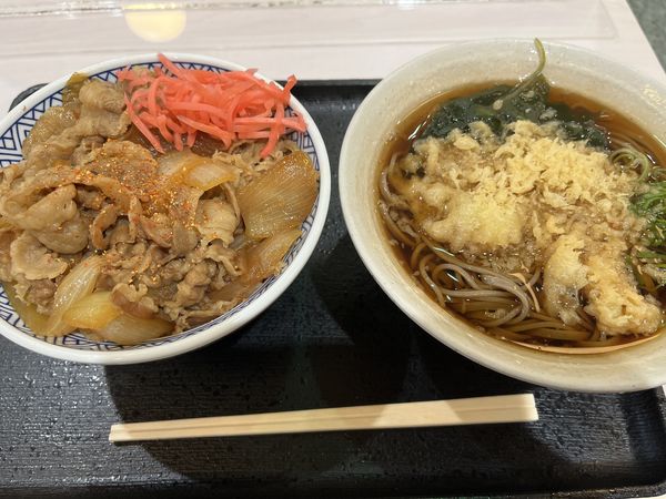 「牛丼（大盛り）そばセット（かけ）」@そば処 吉野家 掛川パーキングエリア上り店の写真
