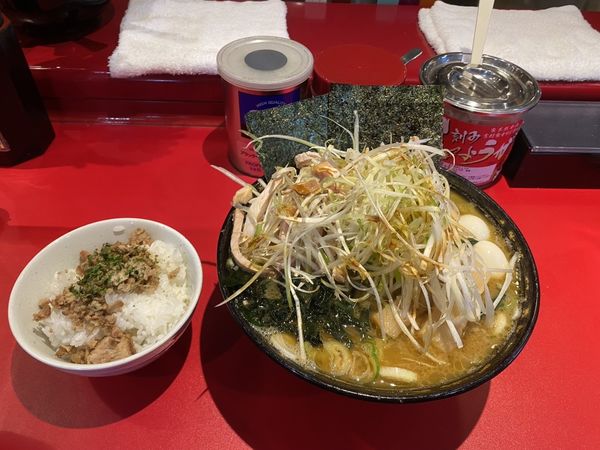 「ネギチャーシューメン中盛わかめ、メンマ、うずら　普通」@厚木家の写真