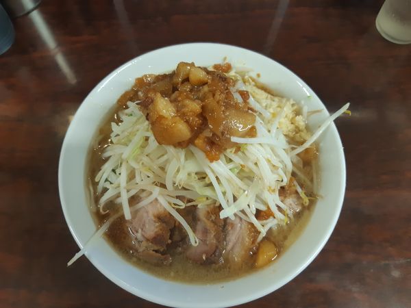 「小ブタ８５０円（ニンニクとアブラ両方マシマシ）」@ラーメン二郎 めじろ台店の写真