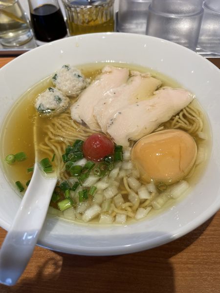 「【2周年限定】赤鶏中華蕎麦（塩）Aセット＋燻玉¥1,400」@麺屋 上々の写真