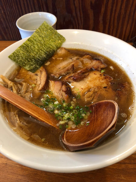 「バラ肉チャーシュー醤油」@麺や 八雲の写真