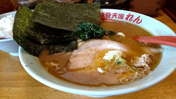 「【限】家系ラーメン（750円税込）+小ライス（100円税込）」@豚骨らーめん れんの写真