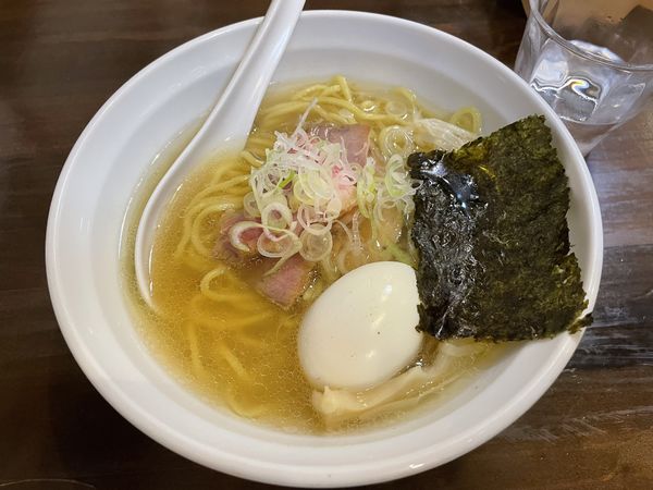 「塩ラーメン+煮卵」@麺屋 花畑の写真