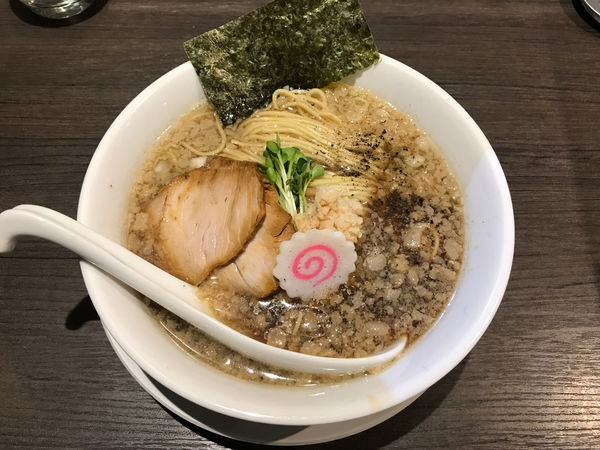 「背脂煮干しょうが中華そば 880円」@かみなり中華そば店の写真