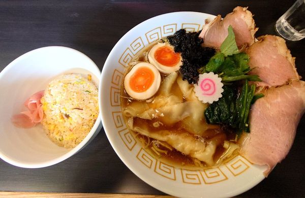 「特製ラーメン＆半チャーハン」@メンショップ アキラの写真