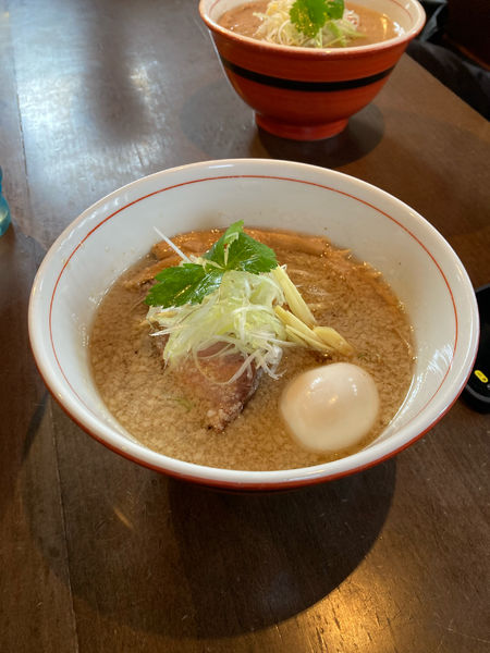 「背脂地鶏中華そば」@麺や 虎徹の写真