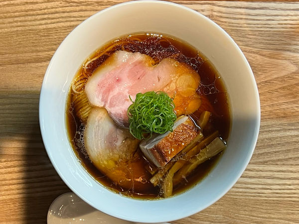 「醤油らぁ麺」@らぁ麺 紫陽花の写真
