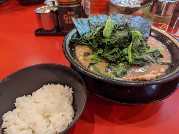 「ラーメン+ほうれん草追加+ライス」@環2家の写真