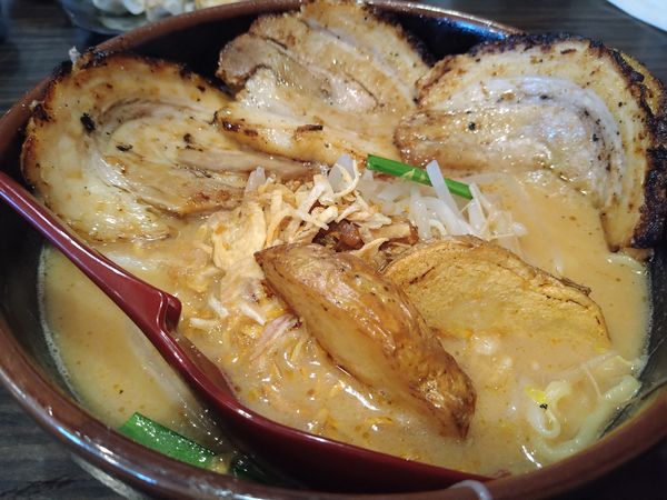 「北海道味噌 味噌漬け炙りチャーシュー麺」@麺場 田所商店 松戸六高台店の写真