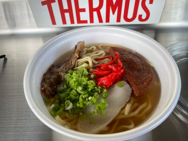 「厚切りポークとソーキそば950円」@リトル沖縄 西武ドーム店の写真