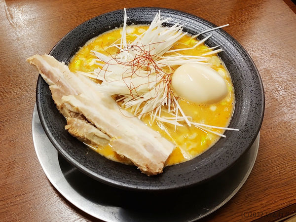 「チーズ担々麺（＋チャーシュー＋味玉）」@めんや なないろの写真