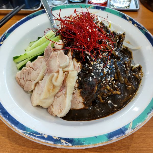 「つゆなし黒ごま担々麺（￥880）※」@春香園 羽田店の写真