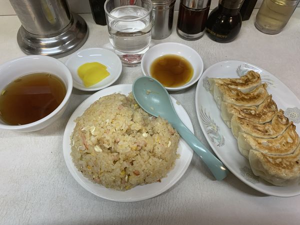 「チャーハン+餃子セット　1000円」@交通飯店の写真