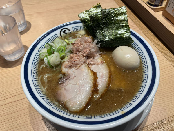 「濃厚魚介特選中華そば」@中華そば つけめん 玉 新宿店の写真