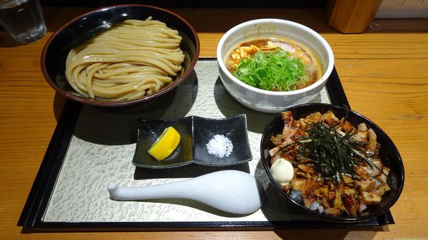 「つけ蕎麦並（1,100円）＋麻辣＋ネギ＋チャーシュー丼」@中華蕎麦 ひら井の写真