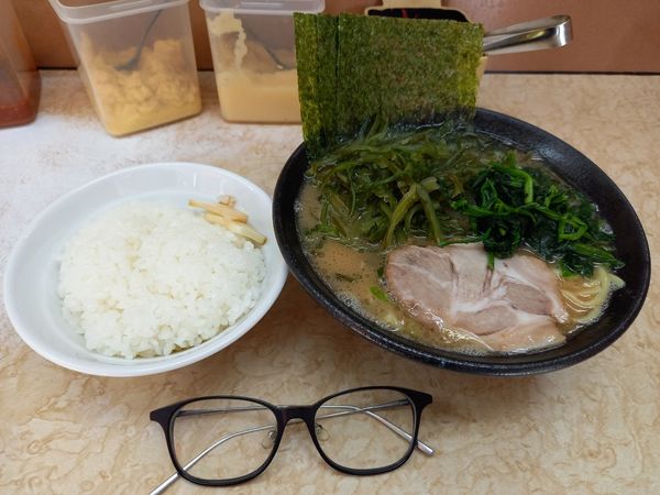「ラーメン、ライス、サービス券茎ワカメ」@川崎家 榎町店の写真