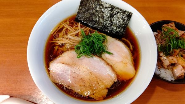 「ラーメン（醤油・大）」@自家製手もみ麺 鈴ノ木の写真