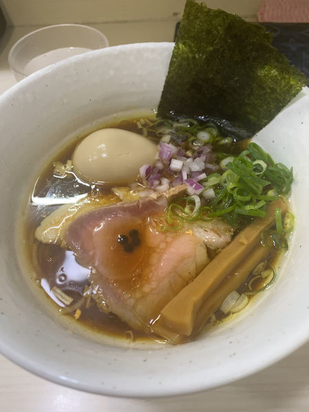 「燻製味玉醤油ラーメン(920円)」@麺や 魁星の写真