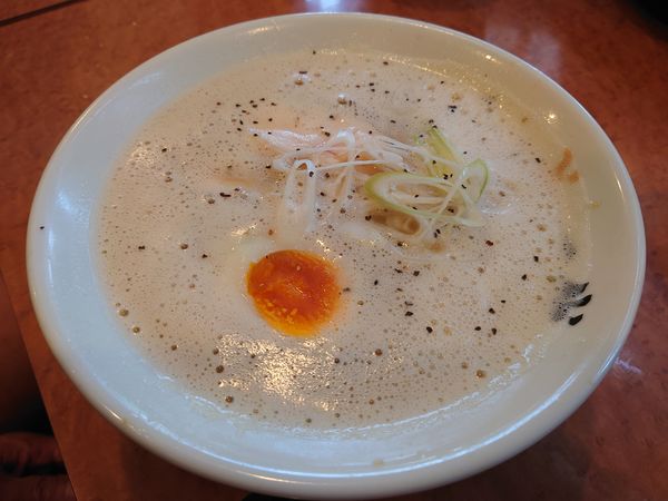 「泡系鶏白湯ラーメン780円＋餃子＋チャーハン 他いろいろ」@博多一成一代の写真