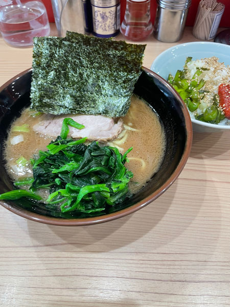 「並　カタメほうれん草」@漢ラーメン 室の写真