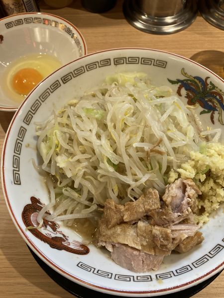 「ミニラーメン、生姜、生卵」@ラーメン豚山 東京ラーメン横丁店の写真