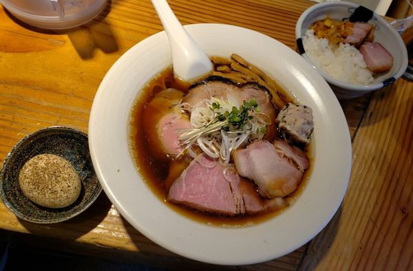 「特製醤油そば　燻製味玉」@麺処 篠はらの写真