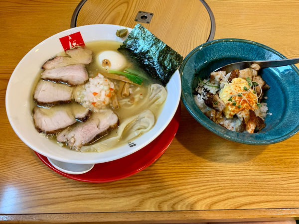 「特製焼干ししょっつるそば1,150円+盛り丼340円」@麺切り 白流の写真