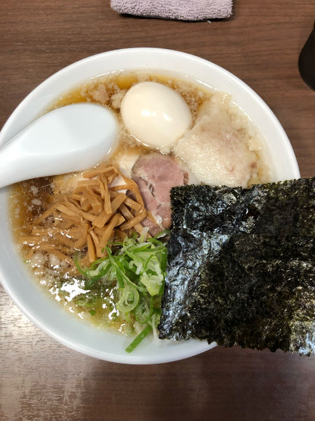 「醤油ラーメン味玉付き」@煮干し中華そば 山形屋の写真
