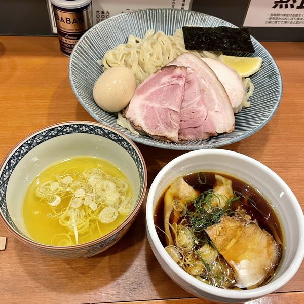 「特製 淡麗醤油つけ麺 (麺増200g)」@自家製手もみ麺 鈴ノ木の写真