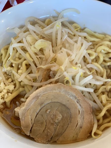 「太麺　中　ニンニクヤサイアブラ少なめ」@ボディブローの写真